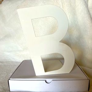 Bookend, white B